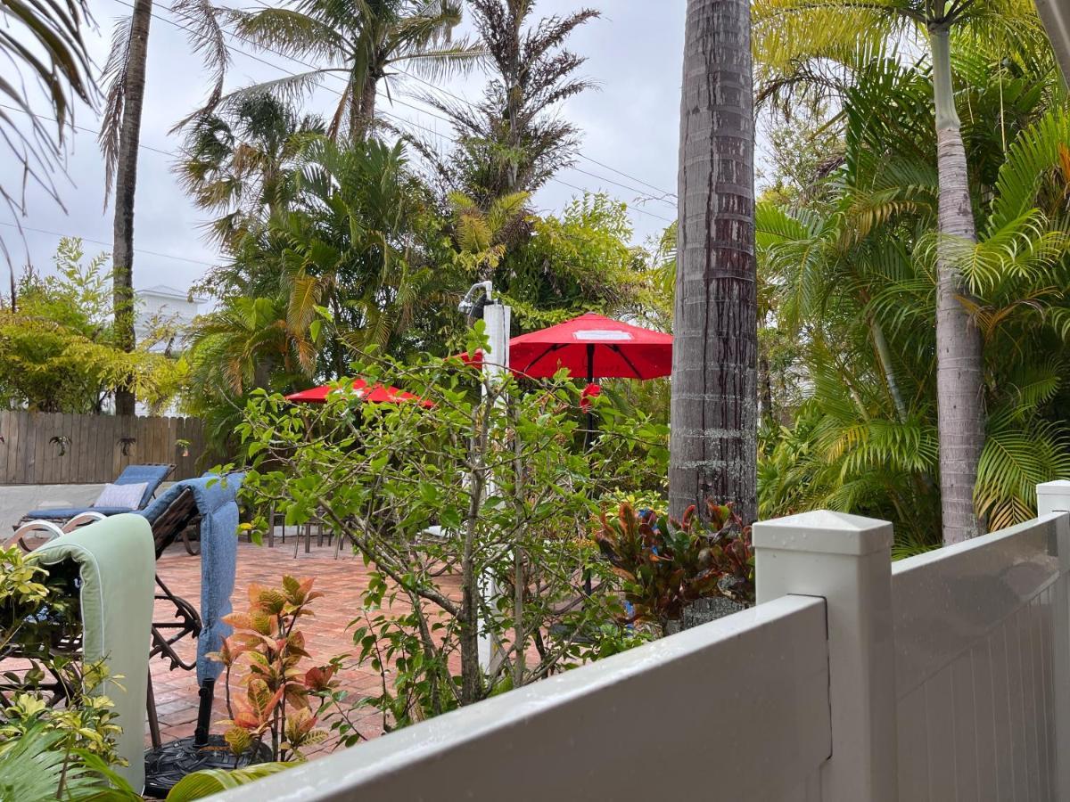 An Island Getaway At Palm Tree Villas โฮล์มส์ บีช ภายนอก รูปภาพ